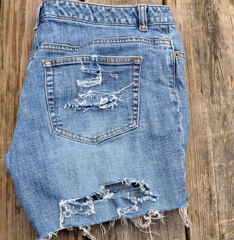 DIY style: perfectly distressed jean shorts – Mr. Kate