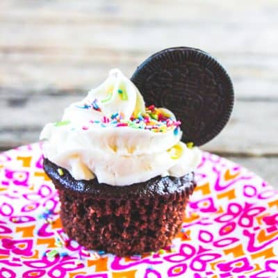 oreo cupcakes with cookies and cream