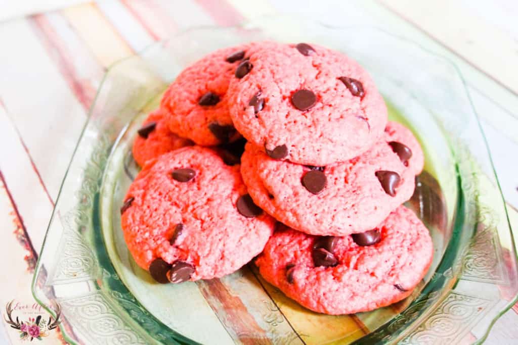 pink velvet chocolate chip cookie recipe #helpingcookies