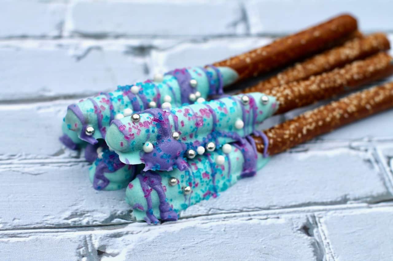 choclate covered pretzel rods for mermaid or ocean birthday party