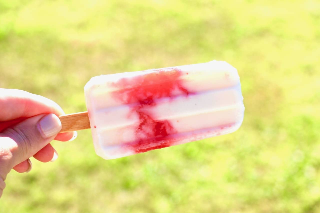 easy layered raspberry vanilla yogurt pops