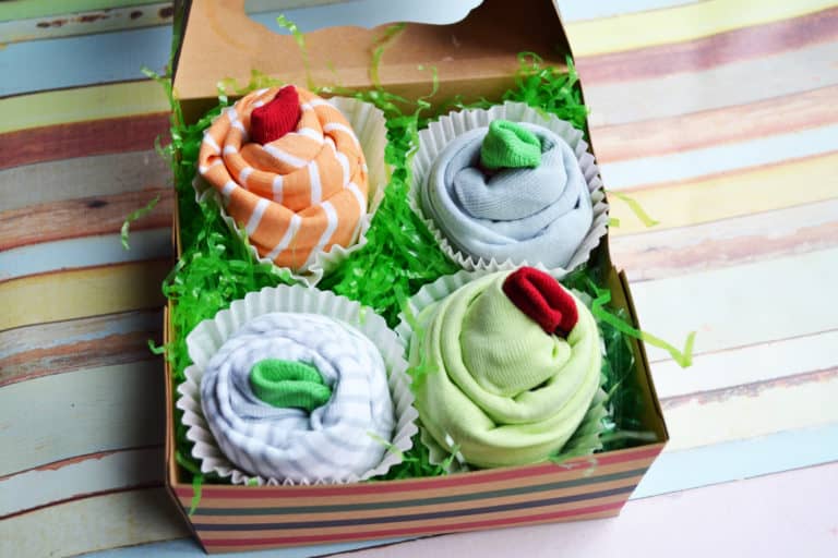 DIY Cute and Easy Shower Gift- Baby Onesie Cupcakes