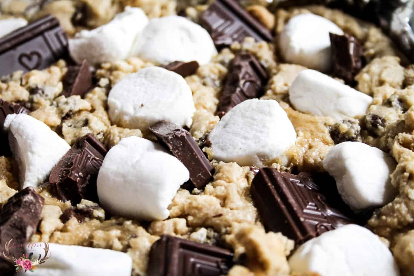 the bes s'mores cookie bars with chocolate marshmallow