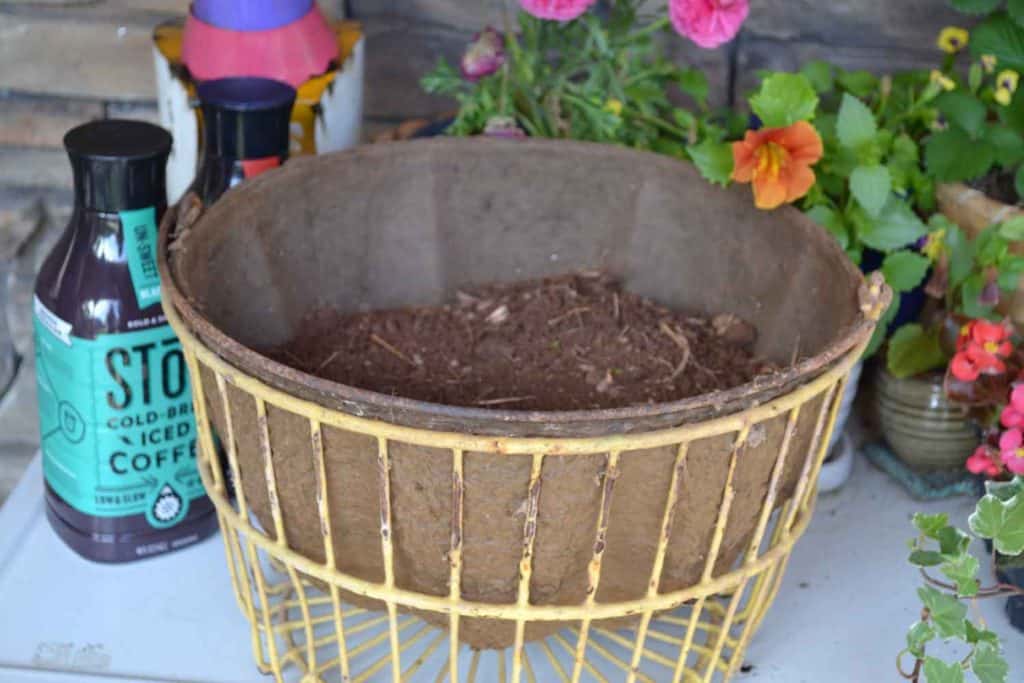 stok-coffee-iced-vintage-egg-basket-containereasy-things-to-use-for-your-garden
