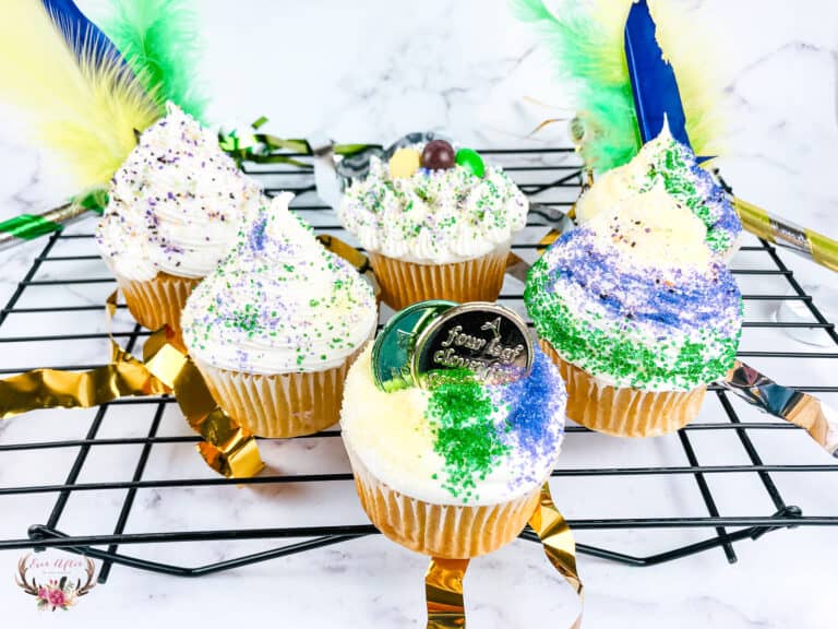 mardi gras cupcake
