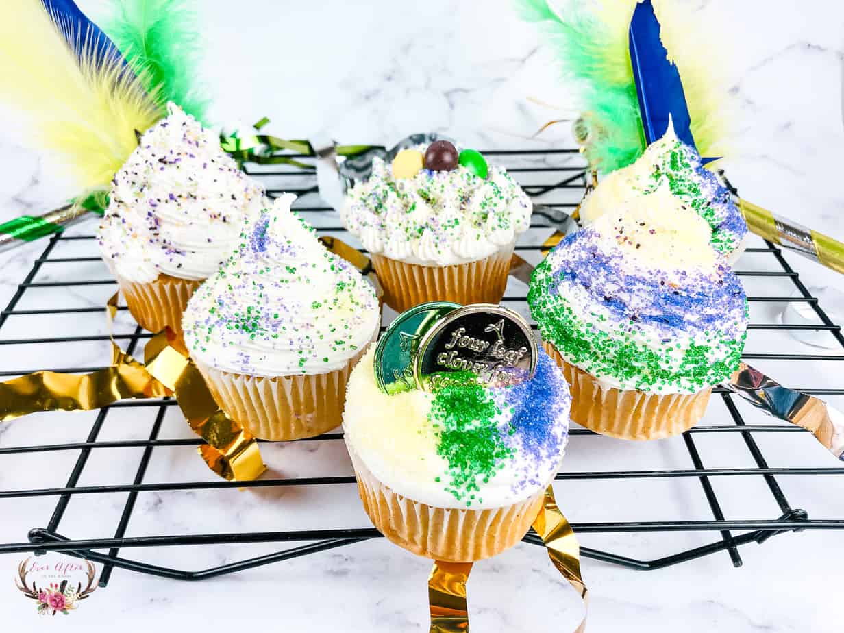 mardi gras cupcake