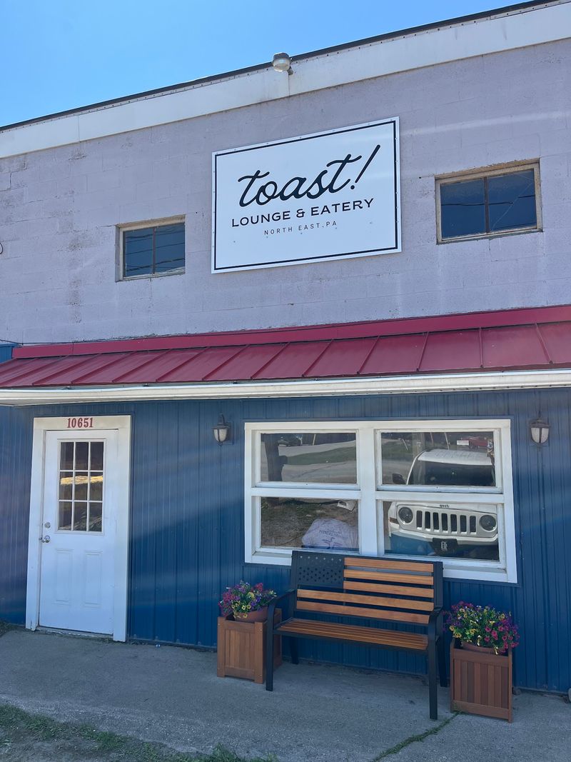 toast! Lounge & Eatery