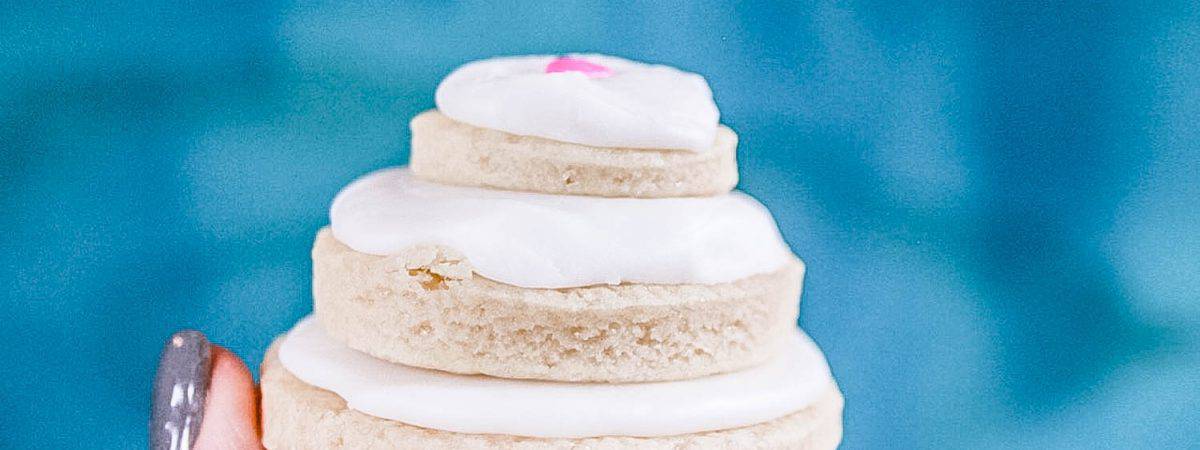 easy wedding cookie favors | cute wedding favors | wedding cake cookies
