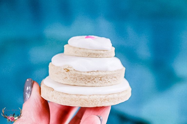easy wedding cookie favors | cute wedding favors | wedding cake cookies